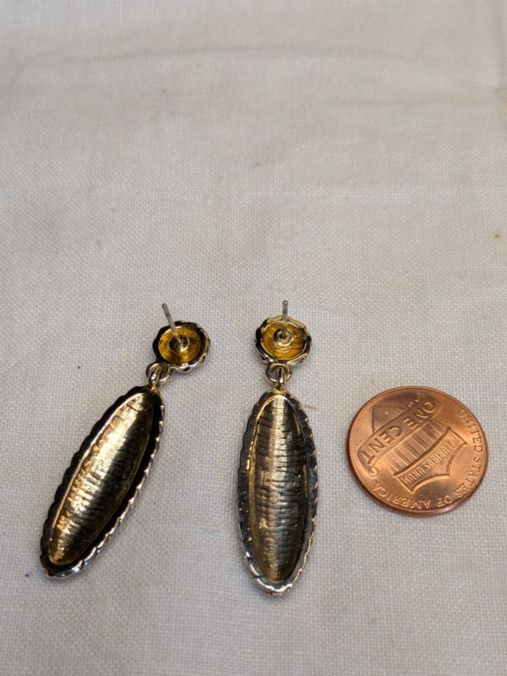 Two‑Tone Textured Oval Dangle Earrings – Sculptural Artisan Style - Picture 6 of 6